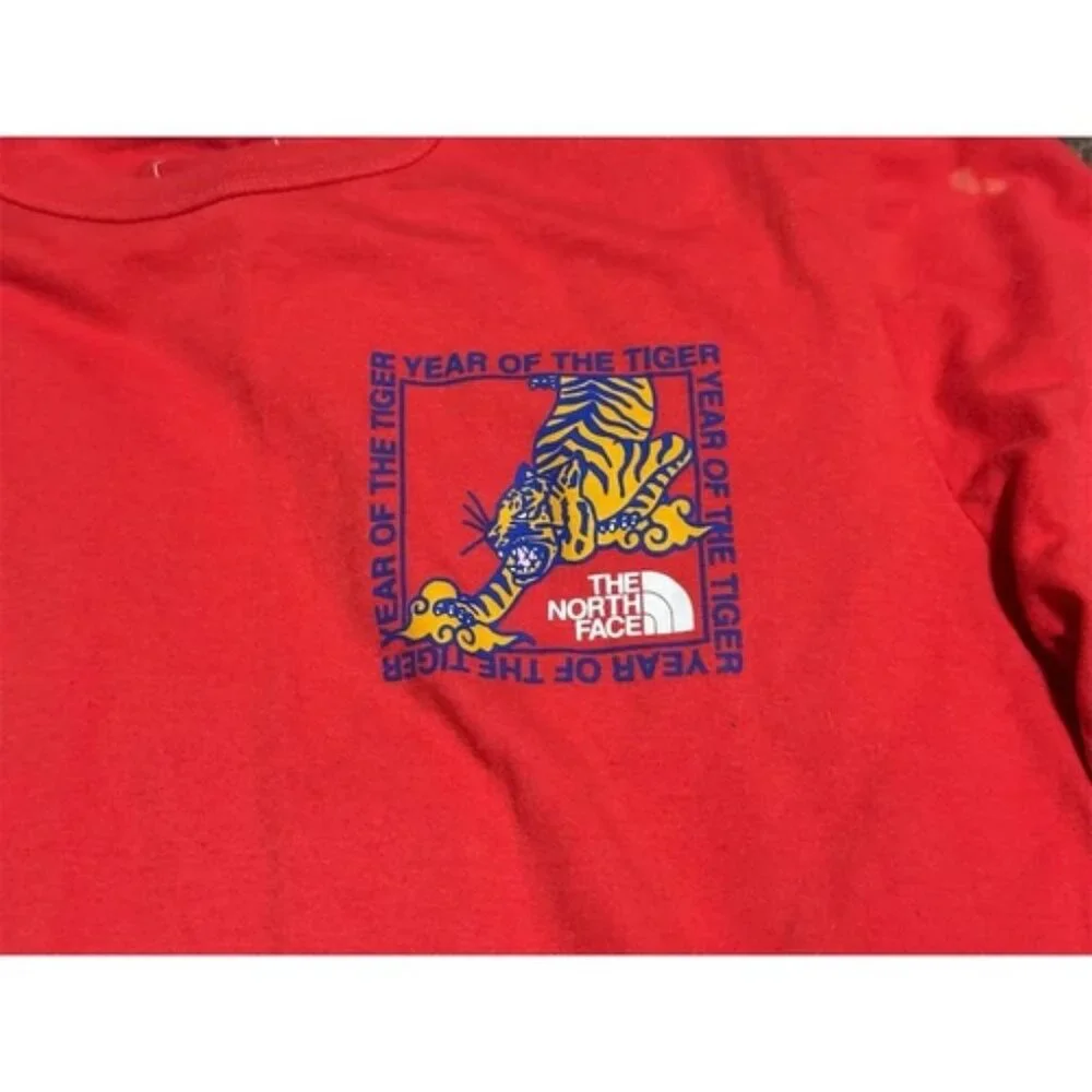 The‎ North Face Men's Year of the Tiger Long Sleeve T-Shirt Red M